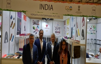 92 Indian exhibitors participated at MIPEL, @lineapellefair and MICAM fairs in Milan, out of which 40 were led by @cle_india . CG along with R. Selvam, Executive Director, CLE interacted with the Indian exhibitors.